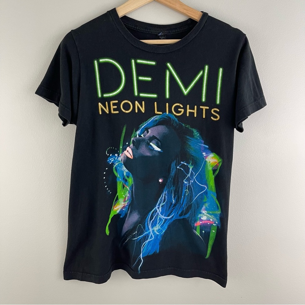 DEMI LOVATO Black Multicolor Black Light 2014 Neon Lights Tour Graphic Band Tee